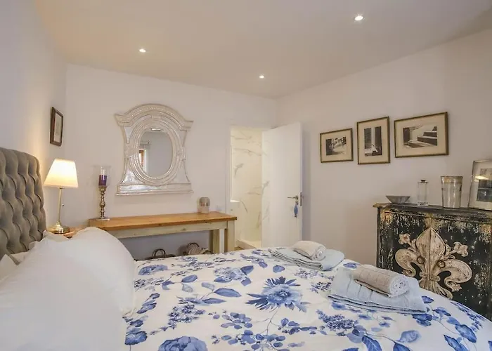 Summer Breeze Apartment, In The Historic Centre Of Lagos