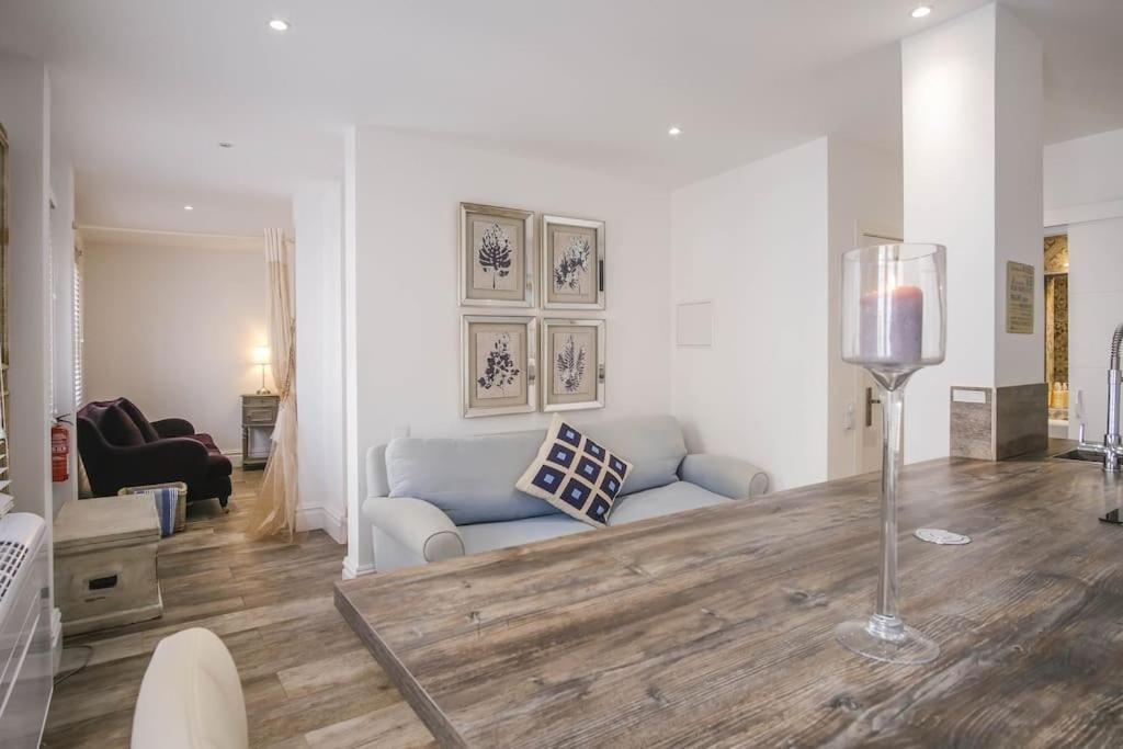 Summer Breeze Apartment, In The Historic Centre Of Apartment *