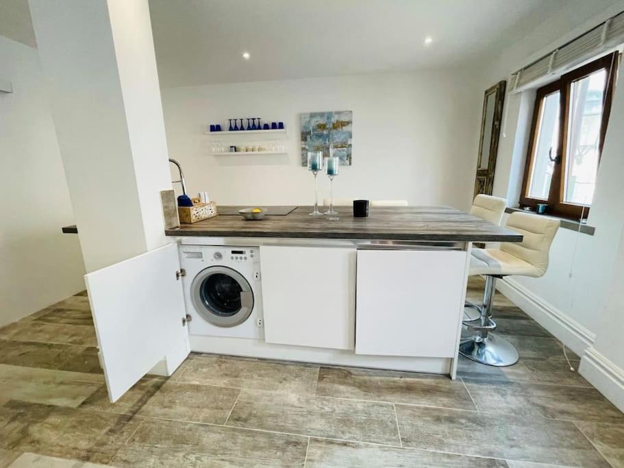 Summer Breeze Apartment, In The Historic Centre Of Apartment