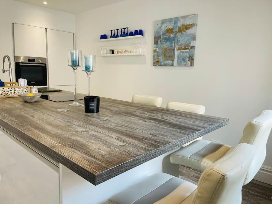 Apartment Summer Breeze Apartment, In The Historic Centre Of