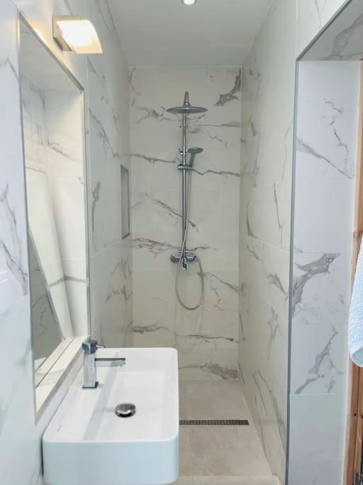 Summer Breeze Apartment, In The Historic Centre Of Lagos