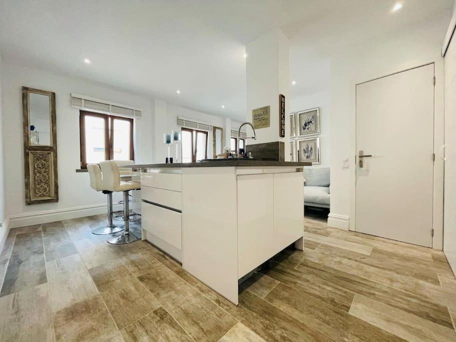 Summer Breeze Apartment, In The Historic Centre Of Apartment