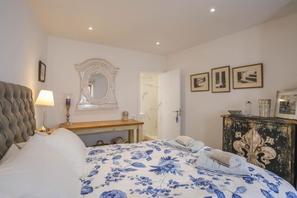 Summer Breeze Apartment, In The Historic Centre Of Apartment Lagos