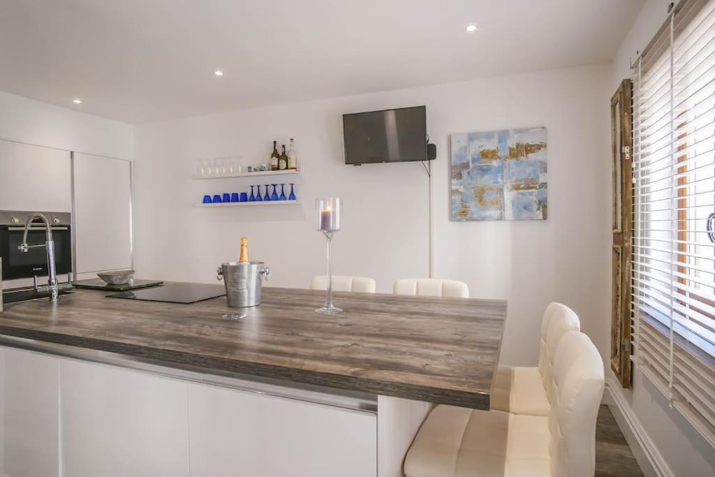 Summer Breeze Apartment, In The Historic Centre Of *
