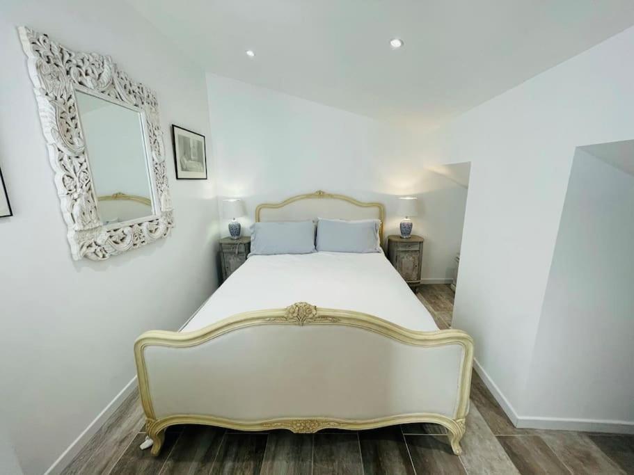 Summer Breeze Apartment, In The Historic Centre Of Apartment
