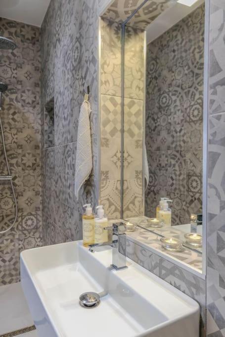 Summer Breeze Apartment, In The Historic Centre Of Lagos