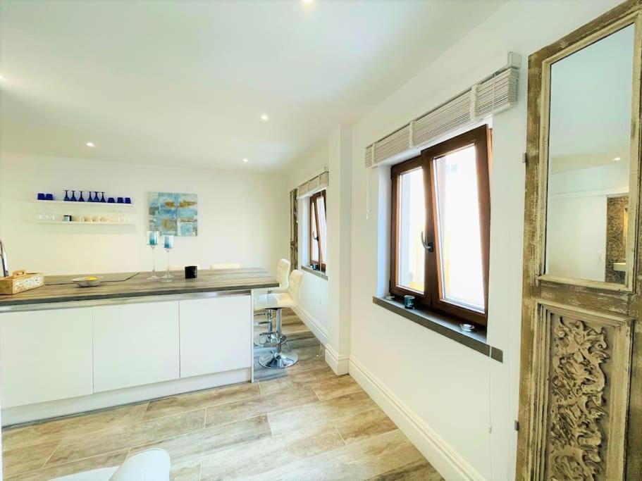 Apartment Summer Breeze Apartment, In The Historic Centre Of